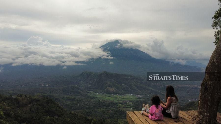 Mother and daughter enjoying the view of Mount Agung.
