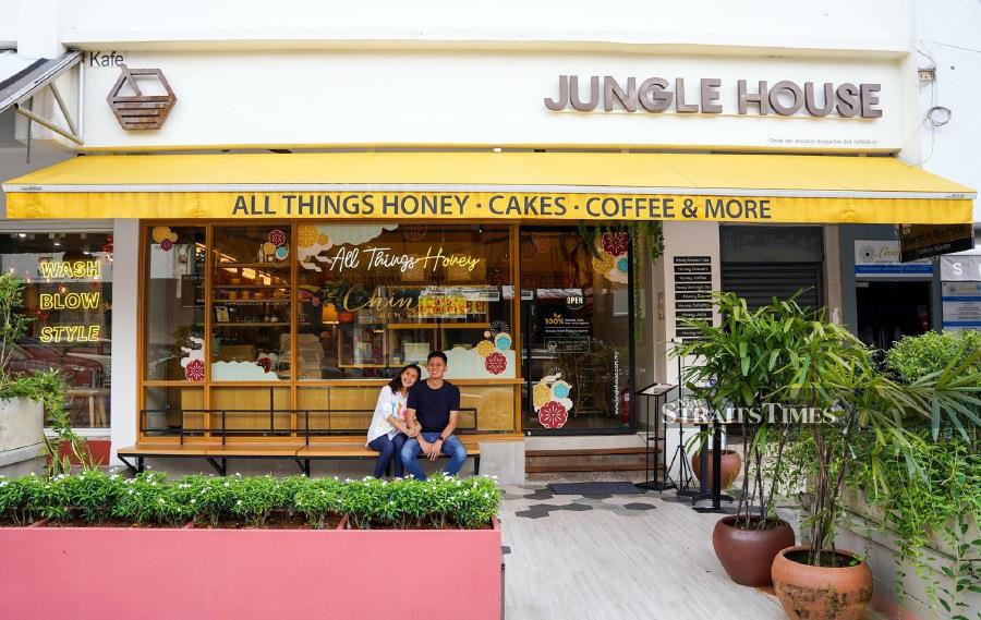  The cheerful front facade of Jungle House.