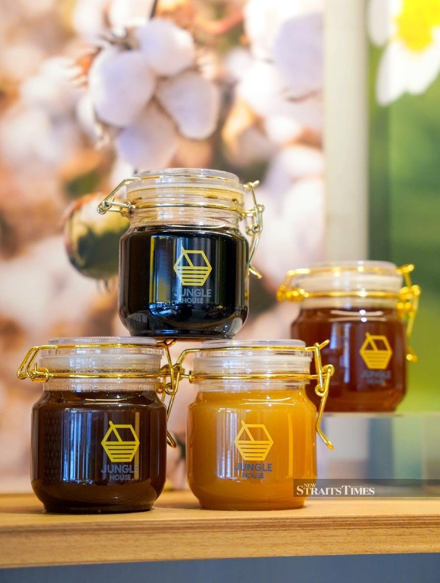  Various types of honey.