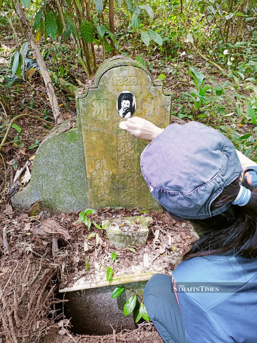  Bukit Brown Cemetery volunteers like Peter Pak help to clean abandoned graves during Tomb Sweeping Day or Qing Ming.