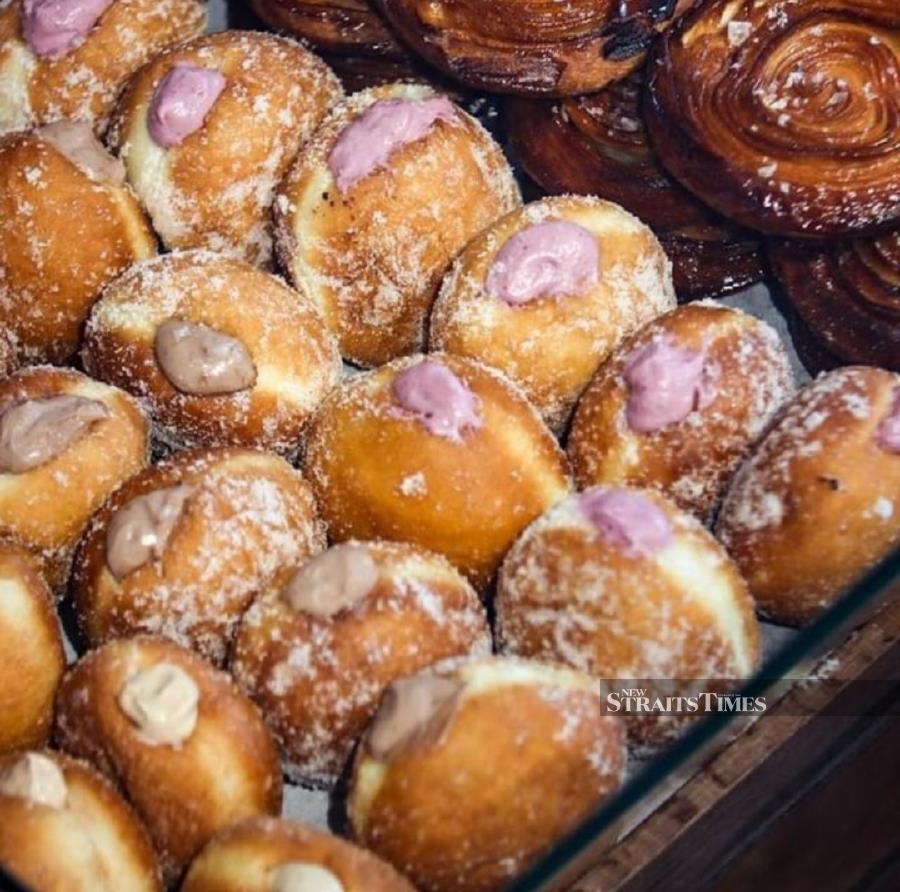  The selection of bombolone is to die-for.