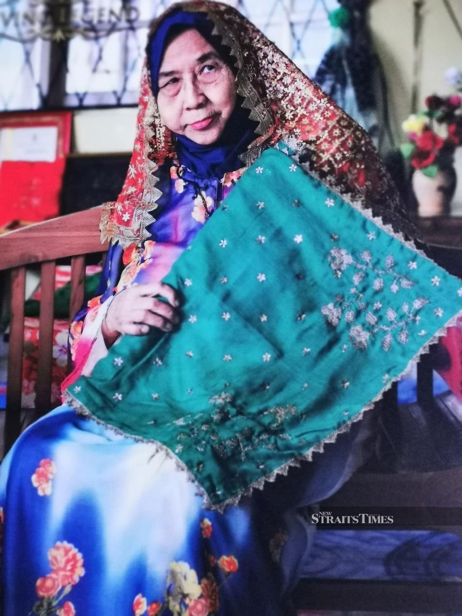  Hajjah Mastura Haji Sidek, Sarawak Living Legend for Keringkam Gold Embroidery bestowed in 2019.