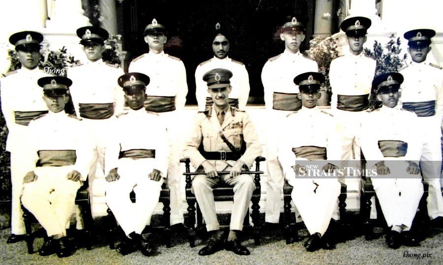  Sir Gerald Templer with the Officer Cadets at King’s House, Kuala Lumpur on Aug 30, 1952. Front frow, first left is Khong Kim Kong.