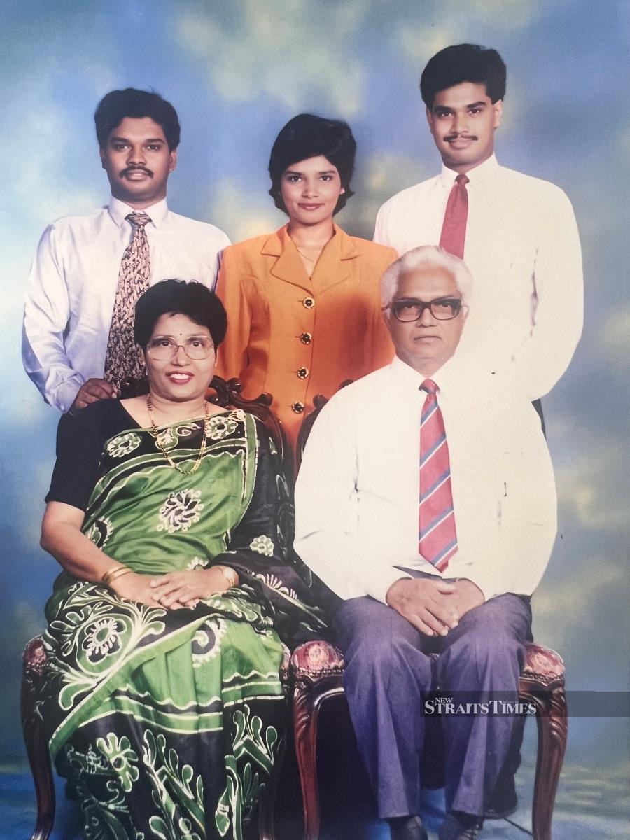  Back row (from left) Suren Ananthavadivel, Selvy Sophia Kasparis and Kuhan Ananthavadivel. Seated Chandramalar and her husband, Ananthavadivel Ponniah.