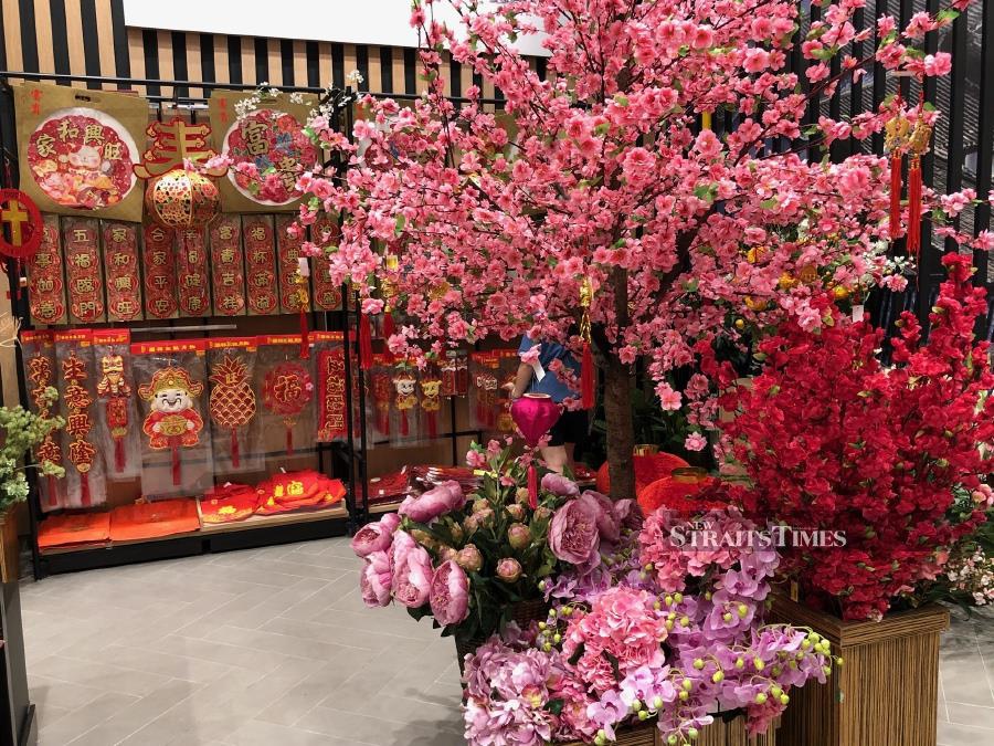  Popular Chinese New Year decorations, which include artificial branches of cherry and plum blossoms.