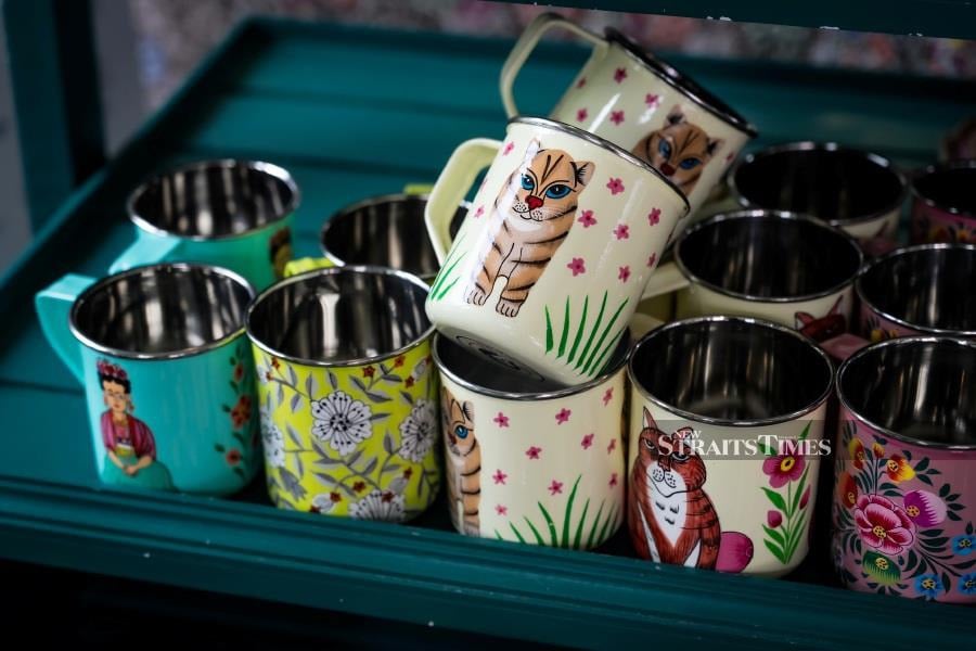  Hand-painted mugs. Photo by Kenny Loh.