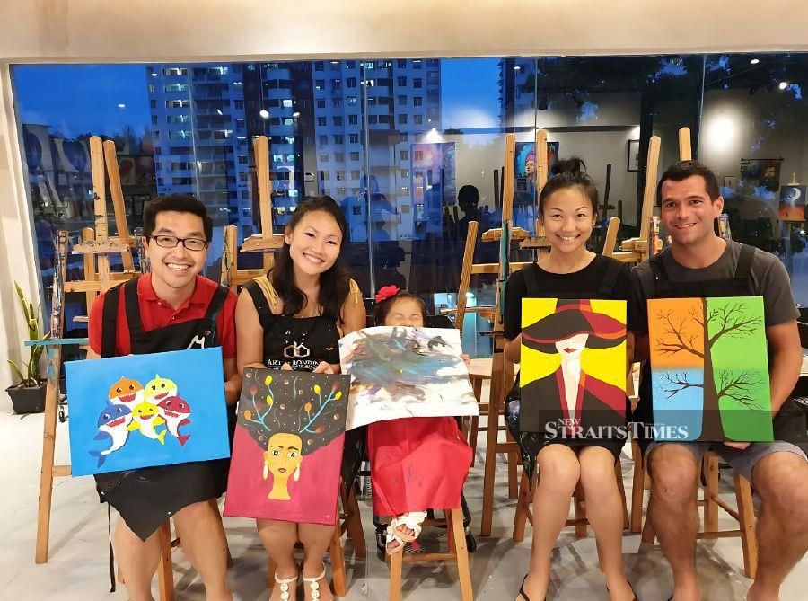  Art-jamming with Charlotte, her parents (Goh's sister and brother-in-law) and her partner in 2019.