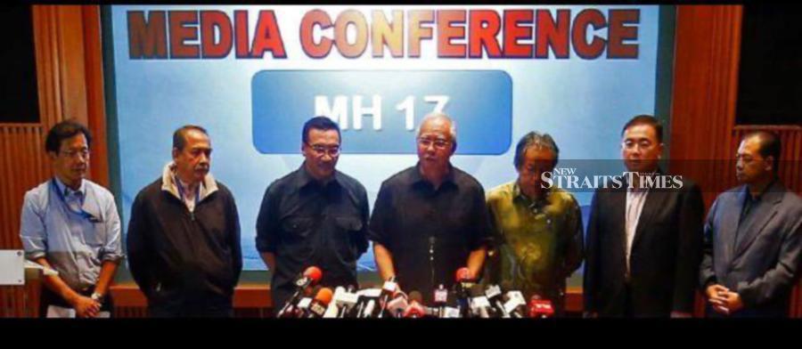  Izham (far left) took on the role of crisis chairman during the worst year in Malaysian aviation history.