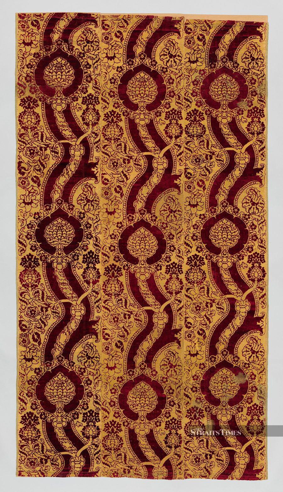  A furnishing silk from Italy, showing strong Ottoman influence. The Metropolitan Museum of Art, New York, NY (67.55.101)