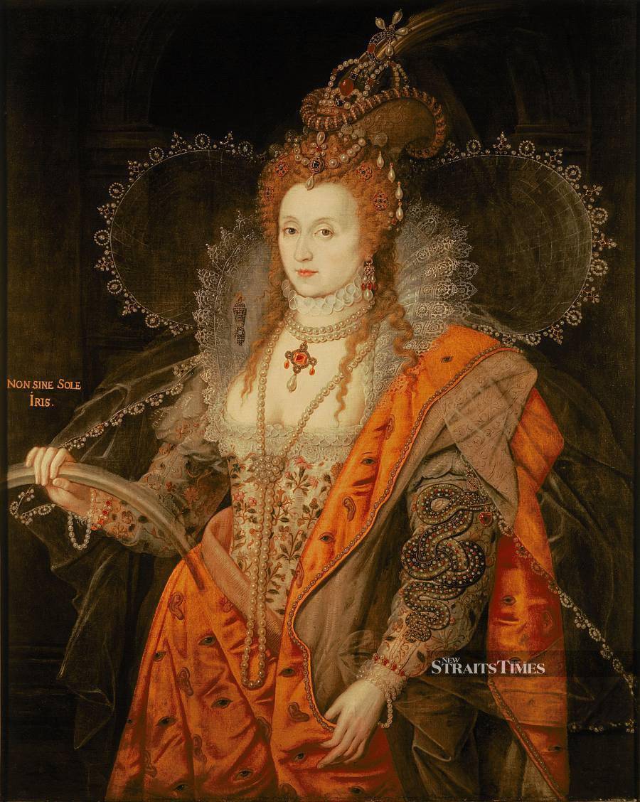  The so-called 'Rainbow Portrait' of a younger and very radiant Elizabeth I, ca. 1602. Oil on canvas. Courtesy of Hatfield House, Hertfordshire, UK/Bridgeman.