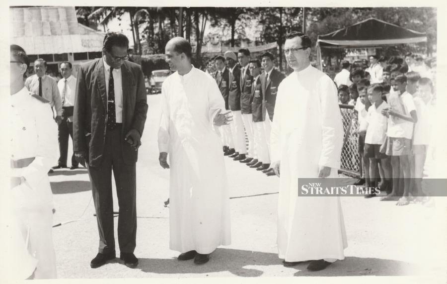  Brother Paul and Brother Vincent welcoming Perak Secretary of Education in 1964.