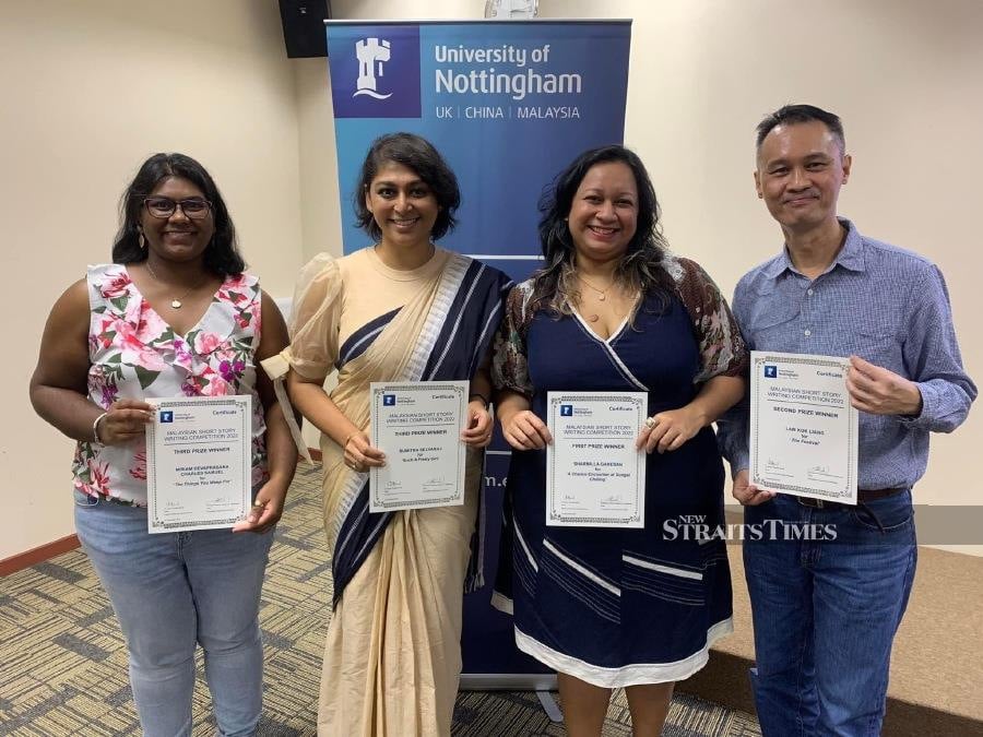  The winners of the top 3 prizes. From left: Miriam Samuel (3rd Prize Winner), Sumitra Selvaraj (3rd Prize Winner), Sharmilla Ganesan (1st Prize Winner) and Lam Kok Liang (2nd Prize Winner).