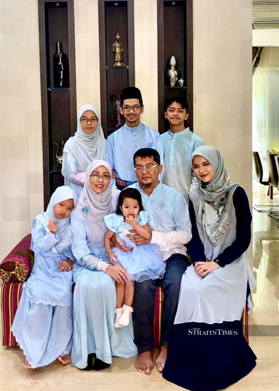  Sharifah Sulaiha with her beloved family during Raya last year.