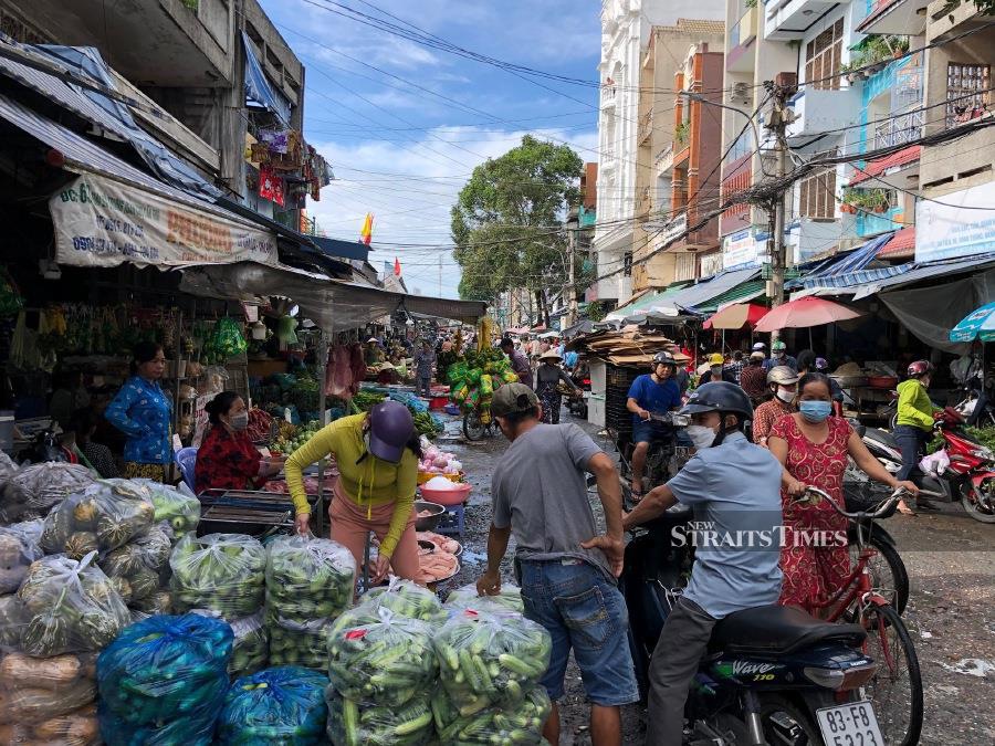  A bustling market in Ho Chi Minh City.