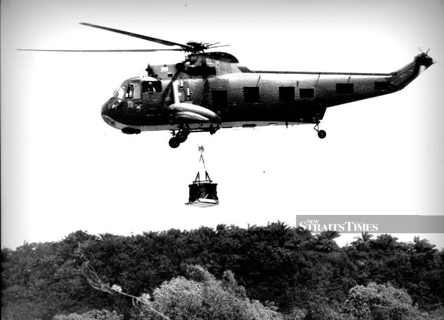  During the Confrontation, logistic supplies were sent to frontline forces in Sarawak by helicopter.