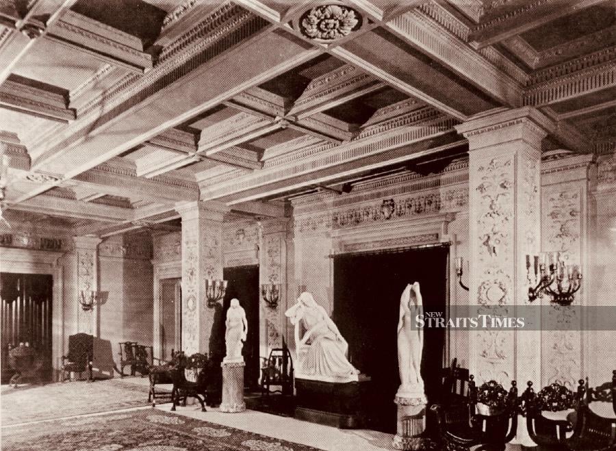  The foyer of the Waldorf Astoria was a showcase for sculpture at the turn of the 20th century.