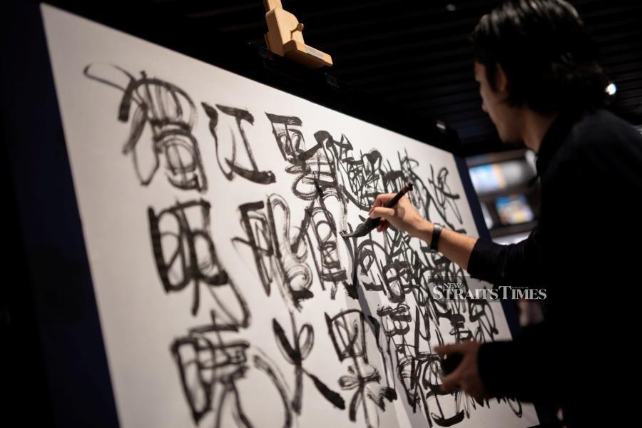  Yap demonstrating his unique strokes.