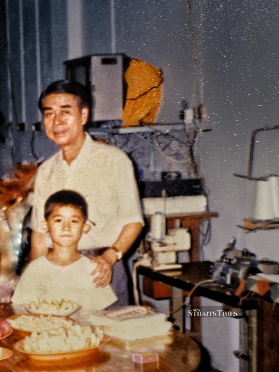  Photo with his grandfather, Keewan Yap when Yap was 7.