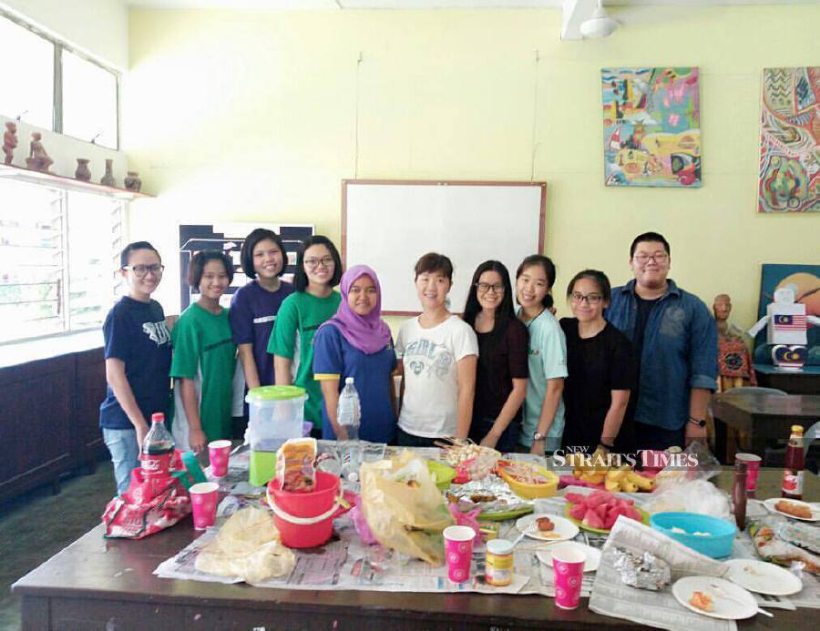  Art Society and Ms Chuah, the teacher who personally tutored Chew for the SPM Art paper.