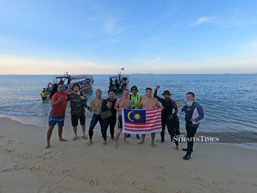  Redang Channel Solo Swim 2023 team members.