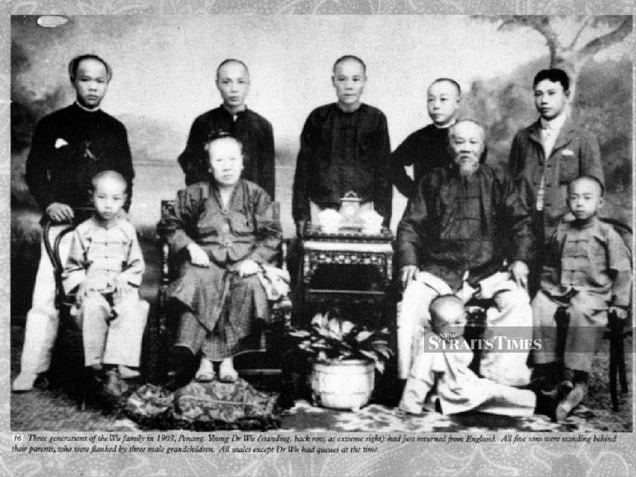  Three generations of the Wu family in Penang, 1903. Young Dr Wu had just returned from England.
