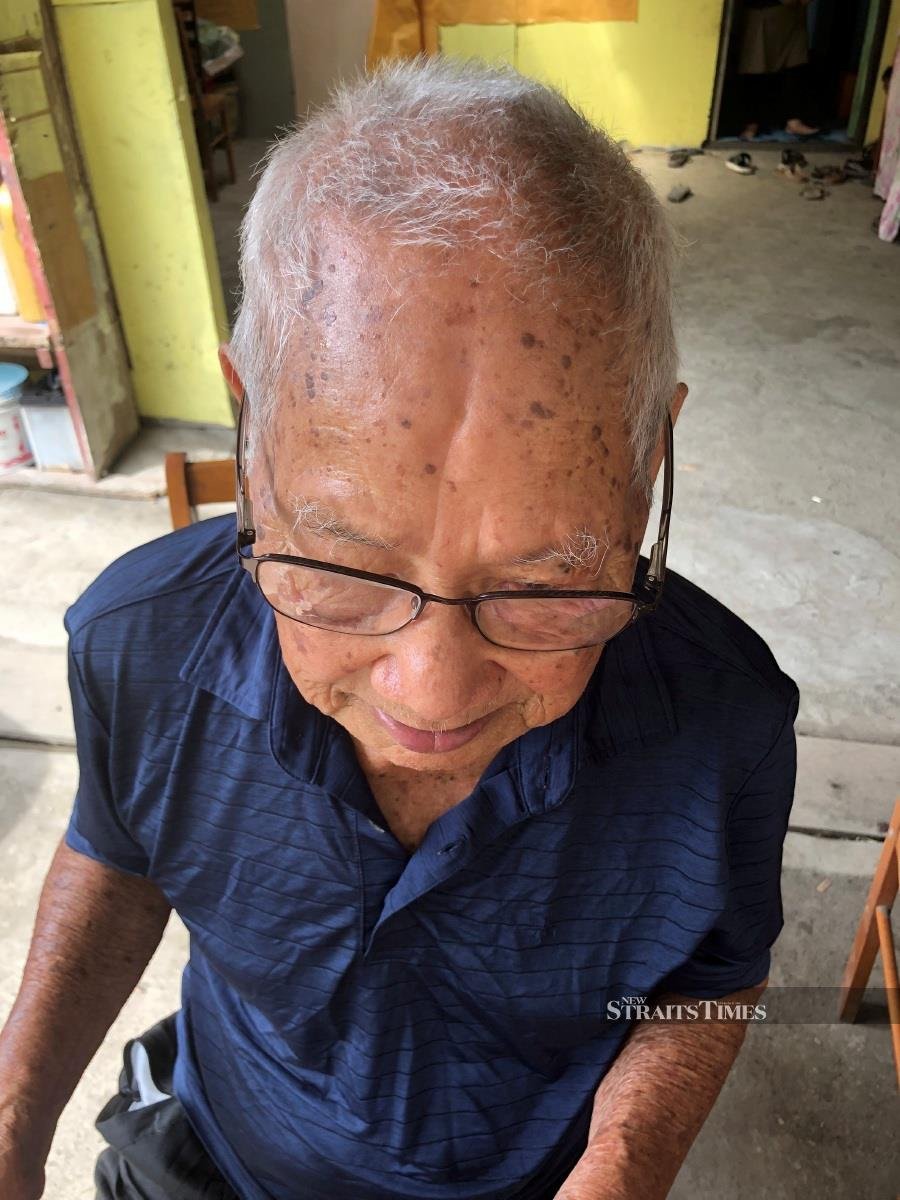 Kusop Gorihim showing the scar on his head that he sustained after falling on a rock when he was stabbed by a Japanese soldier.