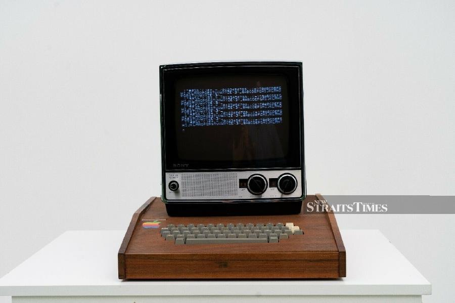 The gold standard of collectable computers — the Apple 1 from the early 1970s.