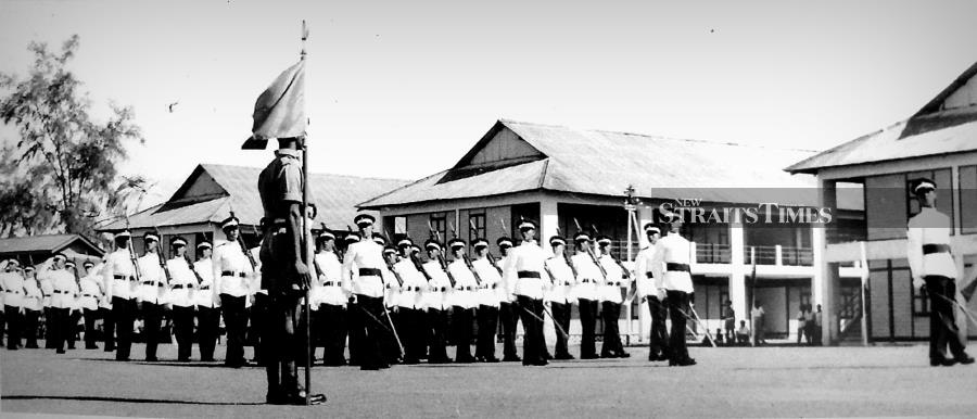  First Sovereign’s Parade in Federation Military College on Dec 13, 1958.