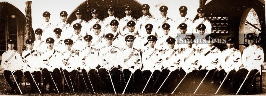  Officers of Federation Armoured Car Regiment at No. 147 Jalan Ampang, Kuala Lumpur in 1959. Lee is standing, back row, fifth from right. Photos/documents courtesy of Dennis Lee, son of Major (rtd) Lee Ah Pow PGB.