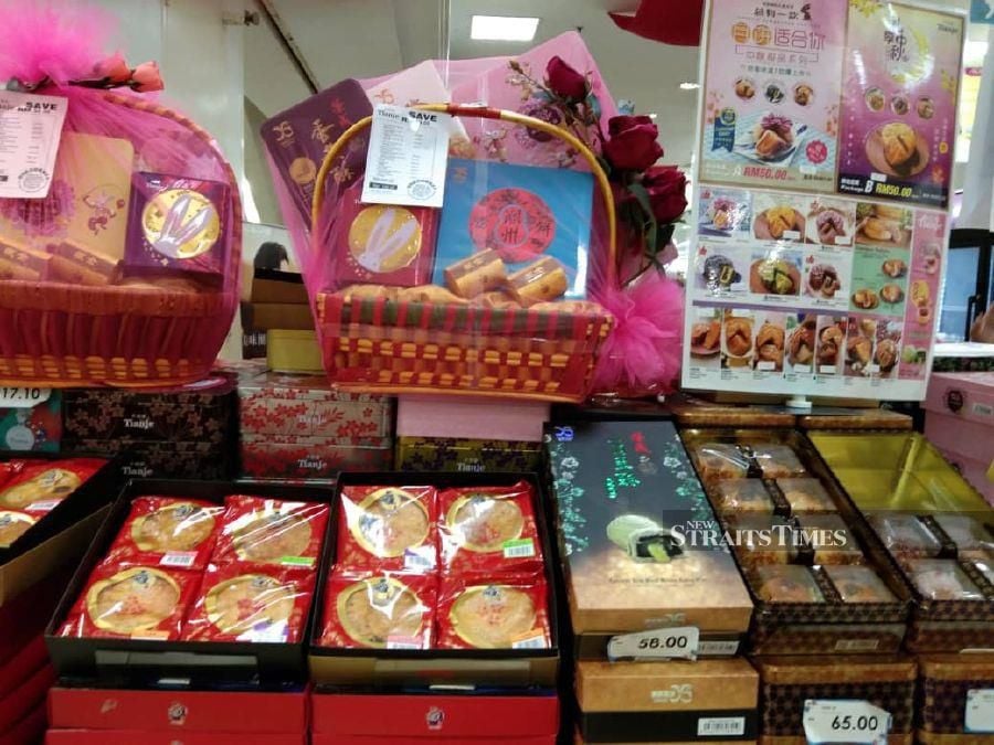  Selection of mooncakes.