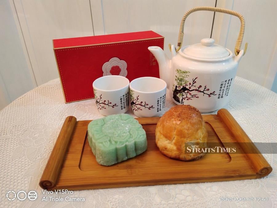  Tea was always a perfect accompaniment for mooncakes.