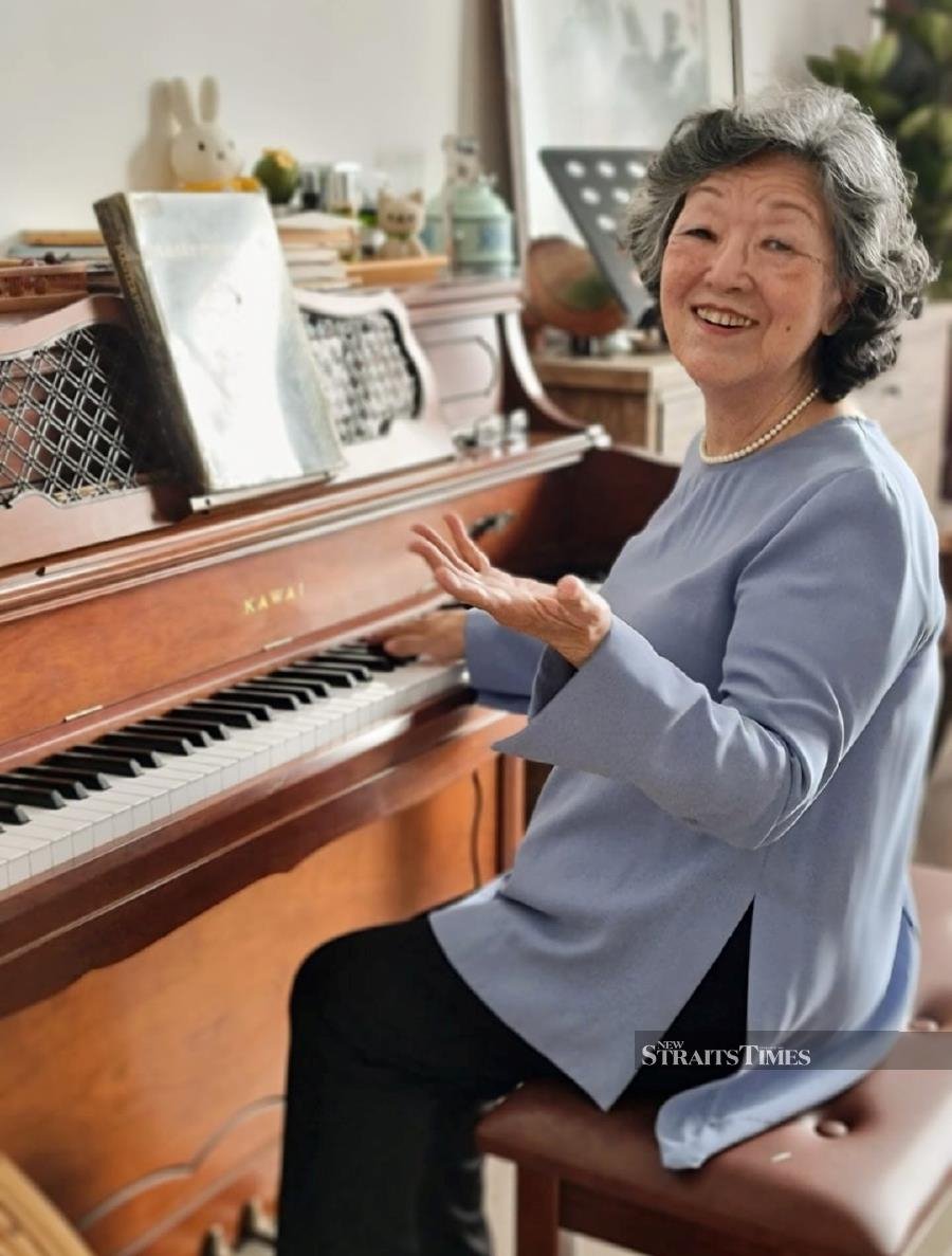  Keem's mother, the late Tai Cheah Peng, was a well-known piano teacher and calligrapher.