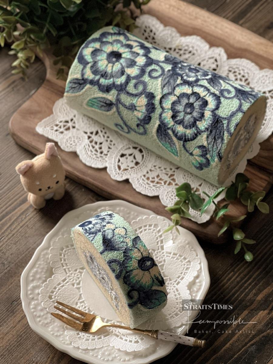  Blue Porcelain roll cake.
