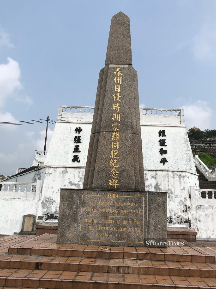  The war memorial in Sendayan Chinese cemetery commemorating the victims in Negri Sembilan.