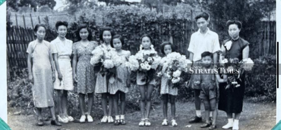  A family photo taken just before the Battle of Shanghai. Chow Yoong Yue (third from left) with her mother and younger sister Rosaline.
