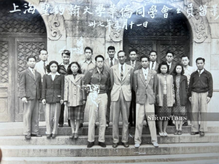  Chow (front row, second from left) with her classmates at St John's University of Shanghai