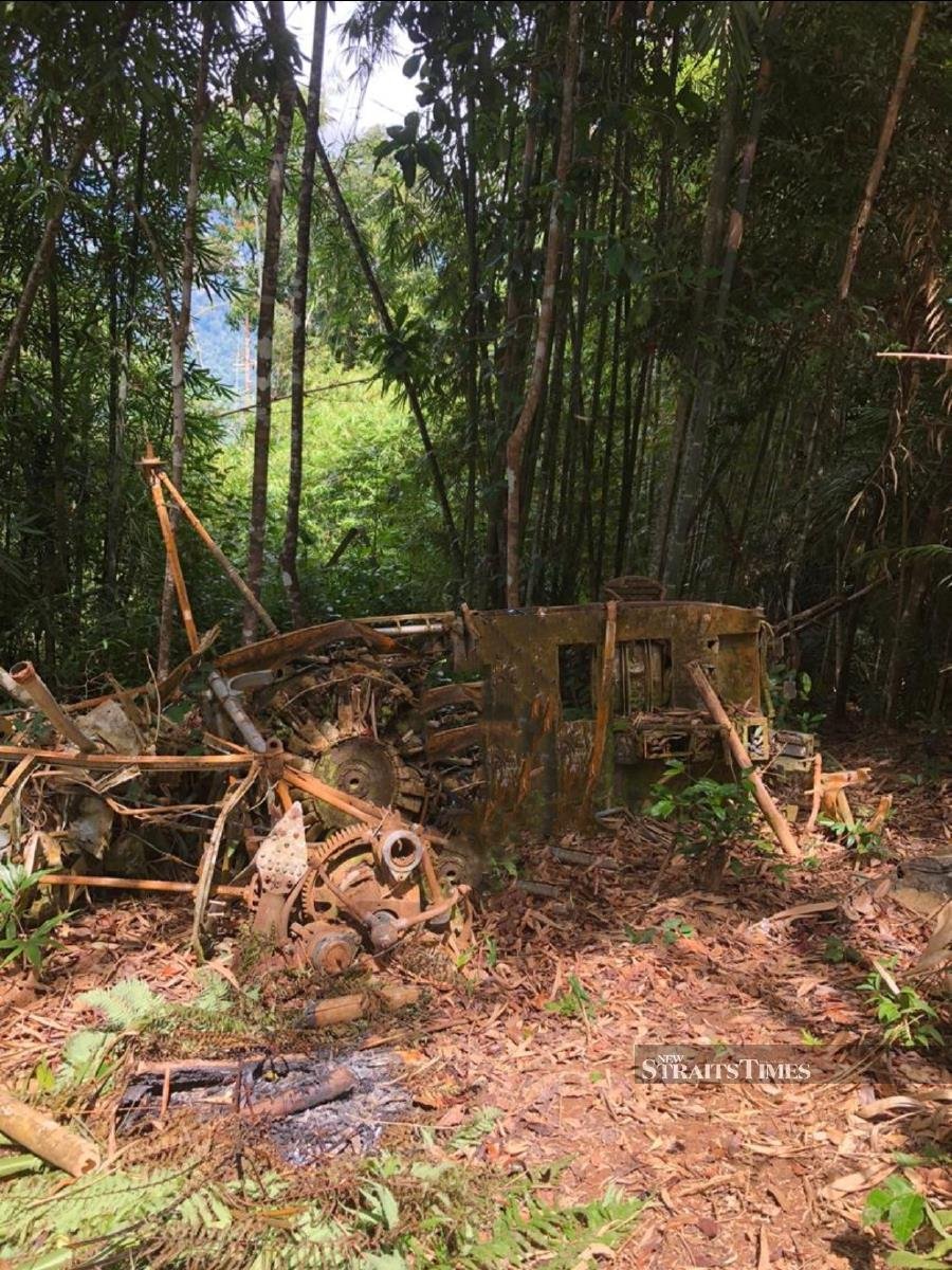  Remains of a Japanese aircraft shot down during the Battle of Kampar.