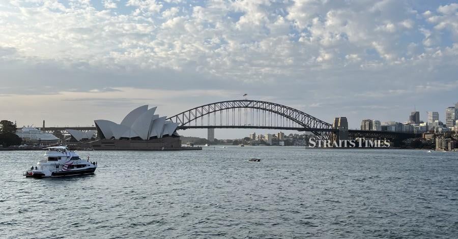  The iconic Sydney Opera House and Harbour Bridge in the background. 