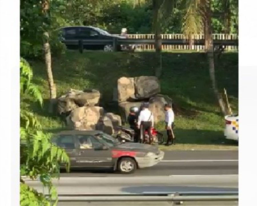 Petaling Jaya police chief Assistant Commissioner Nik Ezanee Mohd Faisal said they have since received a report from the motorcyclist on the incident. -  Pix courtesy of NST reader