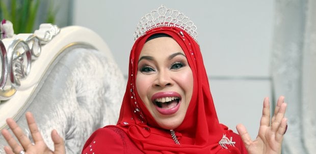 Dato sri Dr Vida and her beautiful Crown