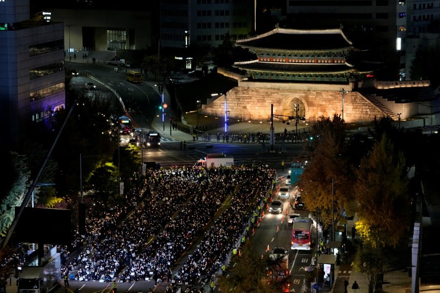 Candlelight vigils mourn South Korea Halloween disaster victims | New ...