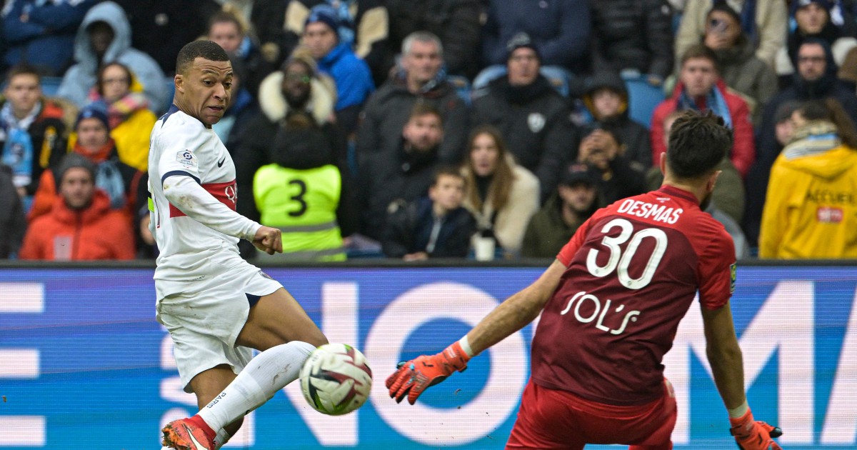 Ten-man PSG extend lead at top of table with win at Le Havre