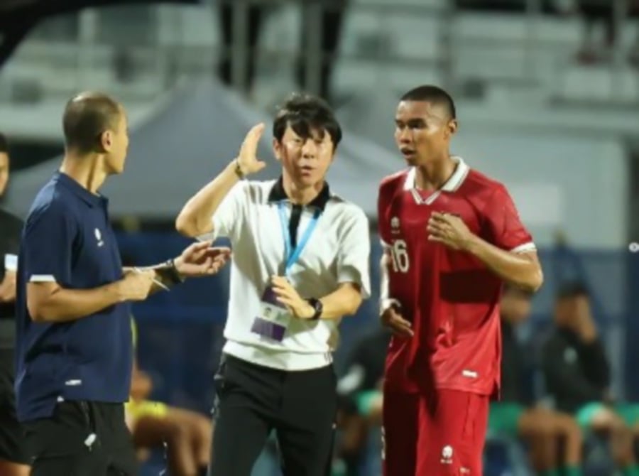 Indonesia coach Shin Tae Yong has slammed the referee's performance, calling it a "comedy show" after their 2-0 loss to hosts Qatar in an Under-23 Asian Cup Group A match on Monday.- Pic credit bola.okezone.com