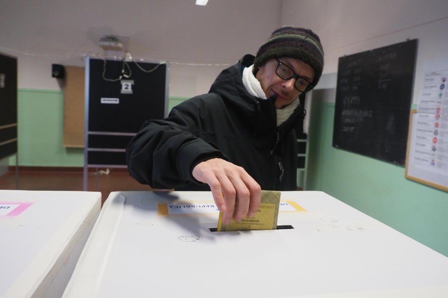 A man casts his vote for the general elections, in Bologna, Italy, 04 March 2018. General elections are held in Italy on 04 March 2018 with the country's economic situation and migrant influx in the past years believed to dominate the voters' decisions. The three main political contenders in Italy, the right-wing coalition, the ruling Democratic Party and the anti-establishment 5-Star-Movement have all predicted major results for themselves. The final results of the elections are expected to be announced on early 05 March. EPA-EFE pic