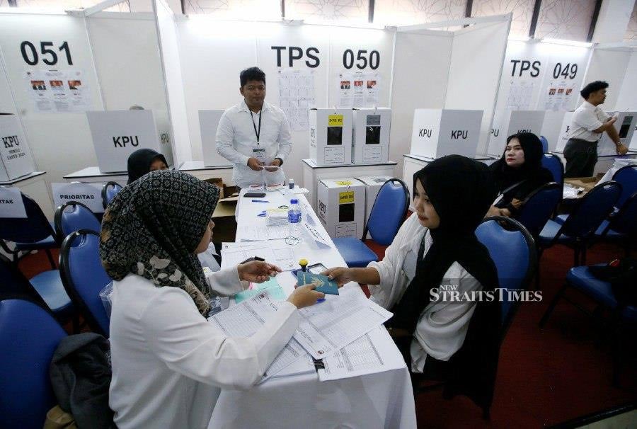 The 2024 Indonesian presidential election process at the Kuala Lumpur World Trade Centre (WTCKL) spiralled out of control as voters became aggressive and resistant to following instructions from authorities. - NSTP/EIZAIRI SHAMSUDIN