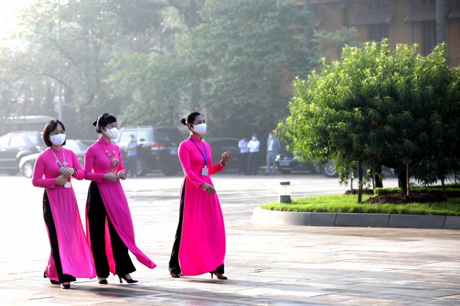  Women wearing Vietnamese traditional dresses walk outside the National Assembly building during the Vietnamese Women's Day which falls on October 20 annually, in Hanoi, Vietnam. - EPA PIC