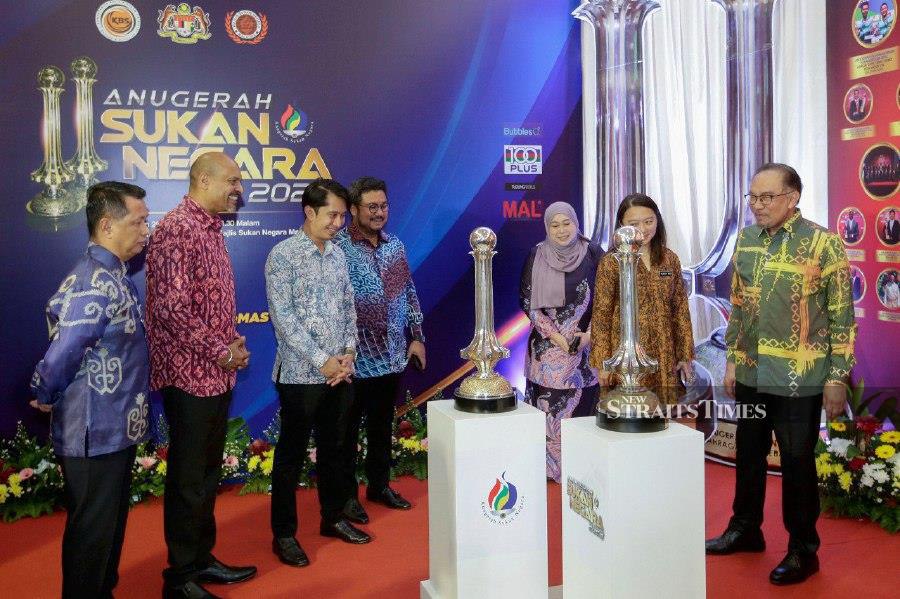 Prime Minister Datuk Seri Anwar Ibrahim views the trophies for the 2023 National Sports Awards ceremony at the National Sports Council in Bukit Jalil.- NSTP/AIZUDDIN SAAD