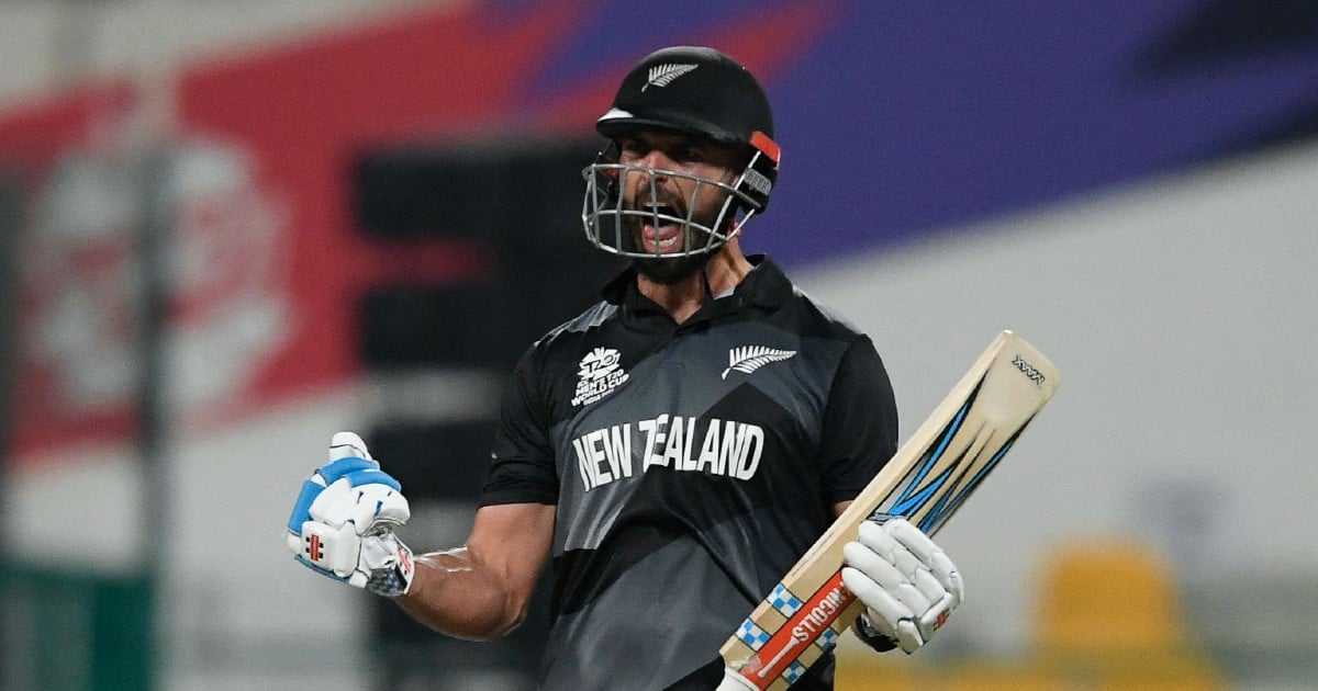 Mitchell, Neesham star as New Zealand down England to reach World Cup final