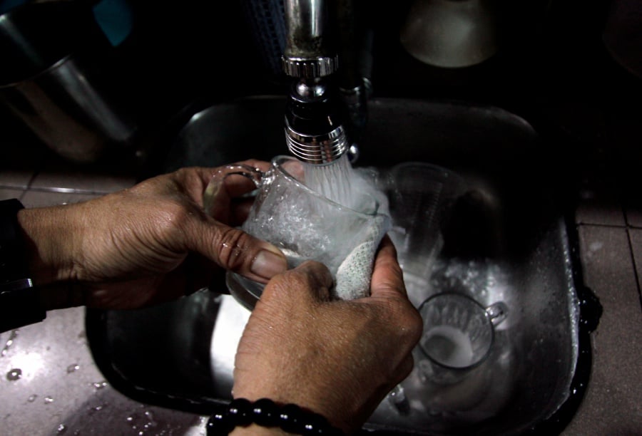 Pengurusan Air Pahang Bhd (Paip) has been told to step up their services to consumers across Pahang as the new water tariff for households comes into effect after some 40 years tomorrow. - Bernama pic