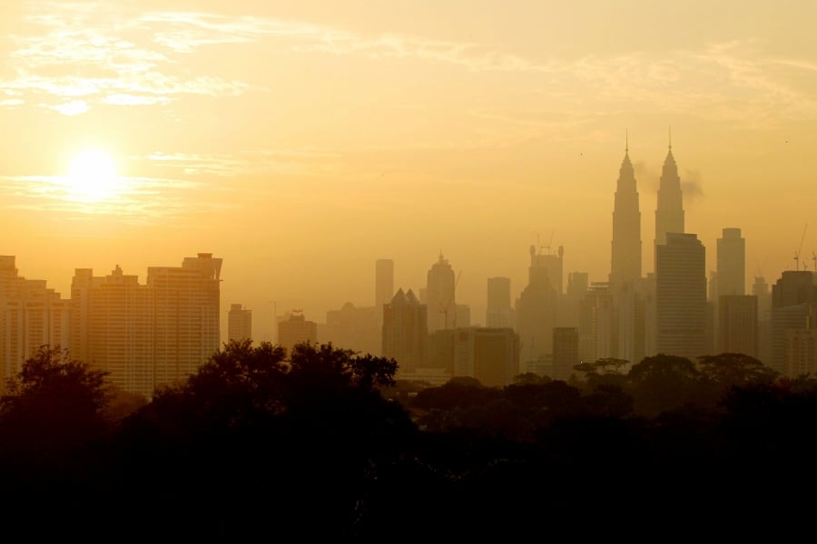 Malaysians told to brave hot spell in Aug and Sept
